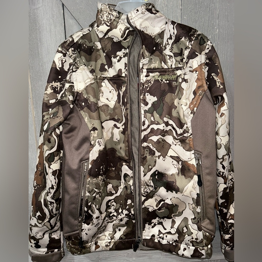 EUC Magellan Outdoors Youth Small Camo Jacket-Waterproof